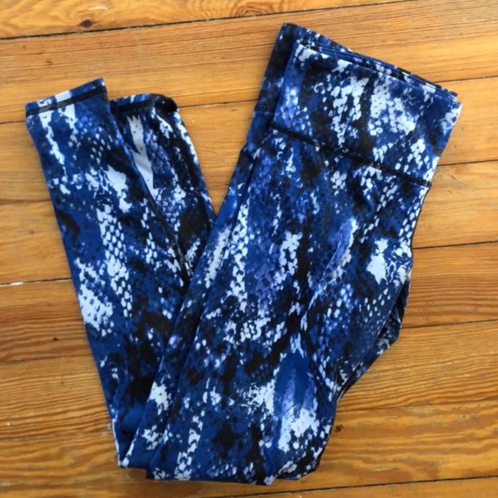 Alo snakeskin leggings